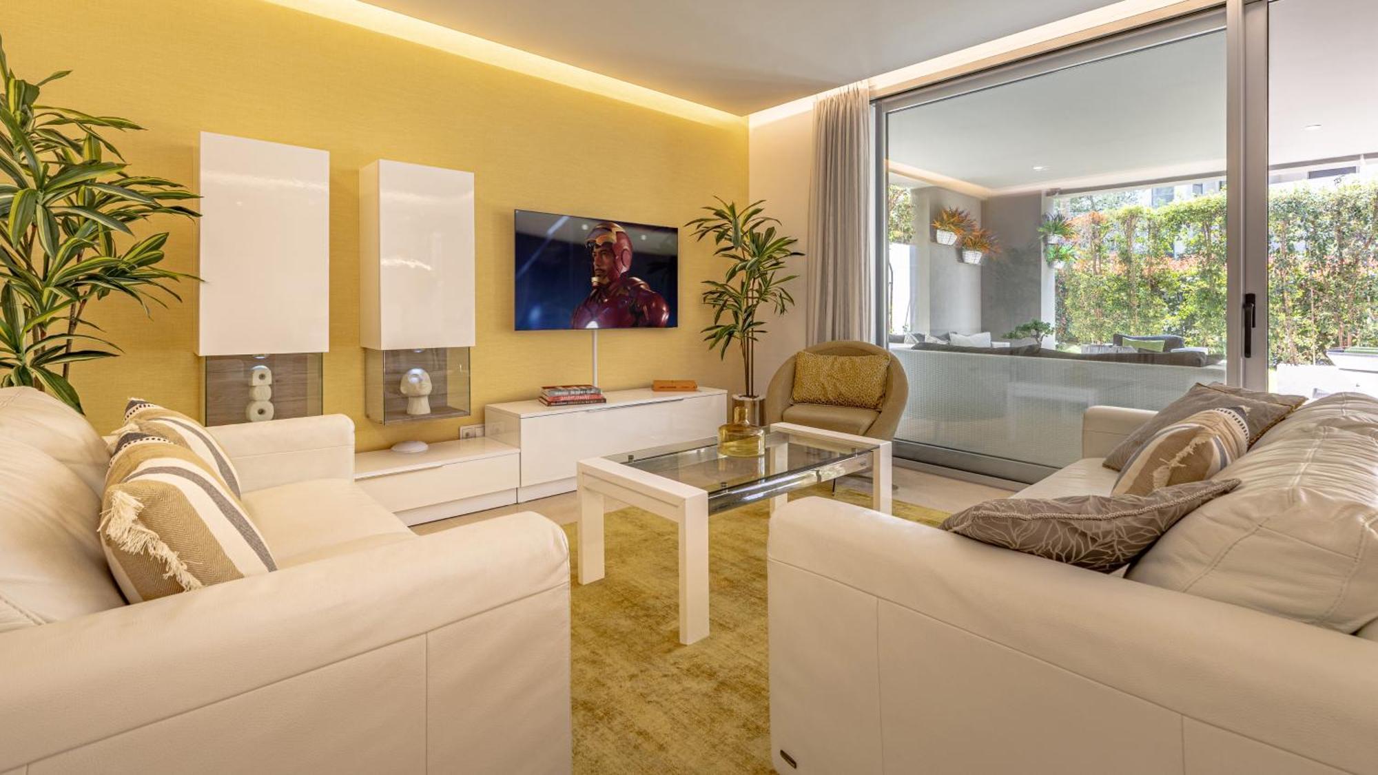 Apartment Vacation I Royal Banus Apartment, Swimming-pool, Minutes From The Marina, The And Luxury Shopping Marbella