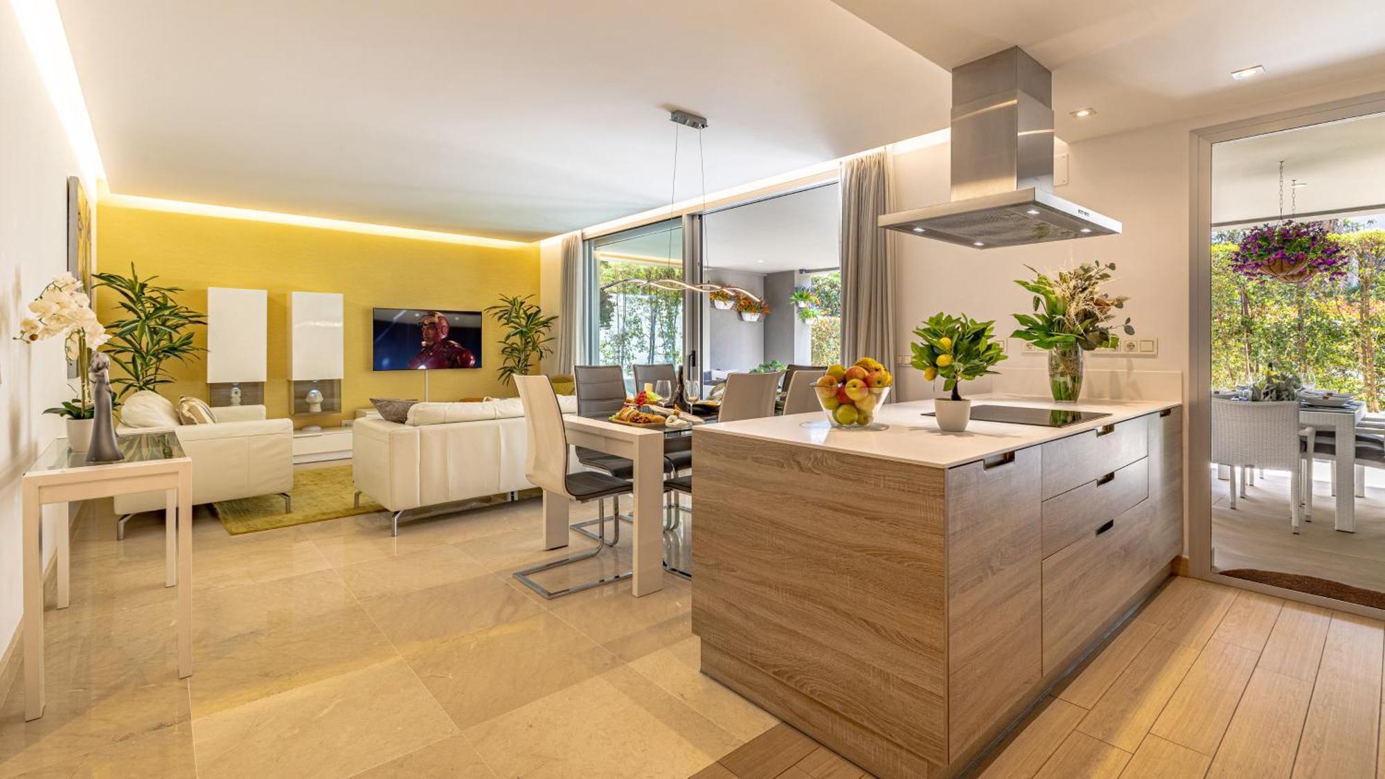Vacation I Royal Banus Apartment, Swimming-pool, Minutes From The Marina, The And Luxury Shopping * Marbella
