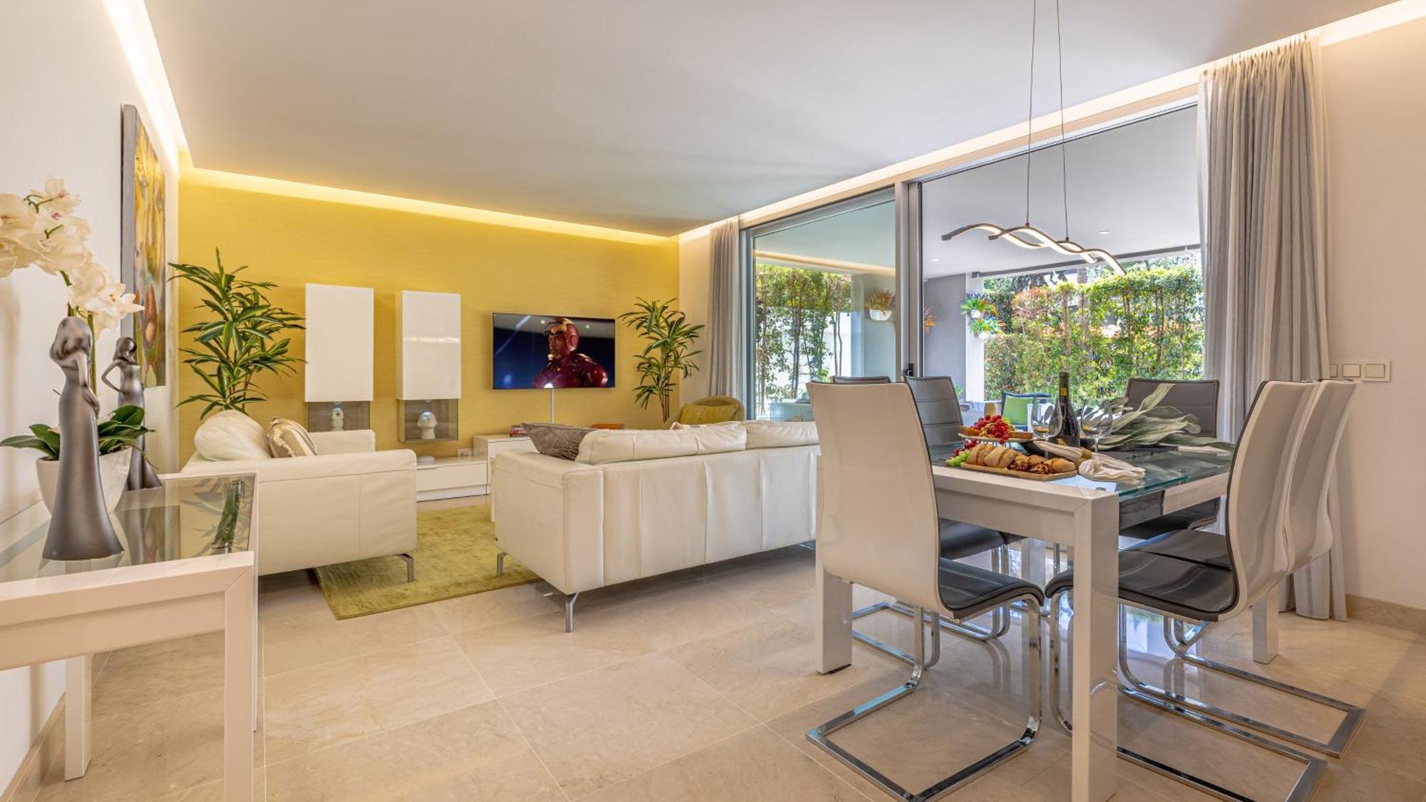 Apartment Vacation I Royal Banus Apartment, Swimming-pool, Minutes From The Marina, The And Luxury Shopping