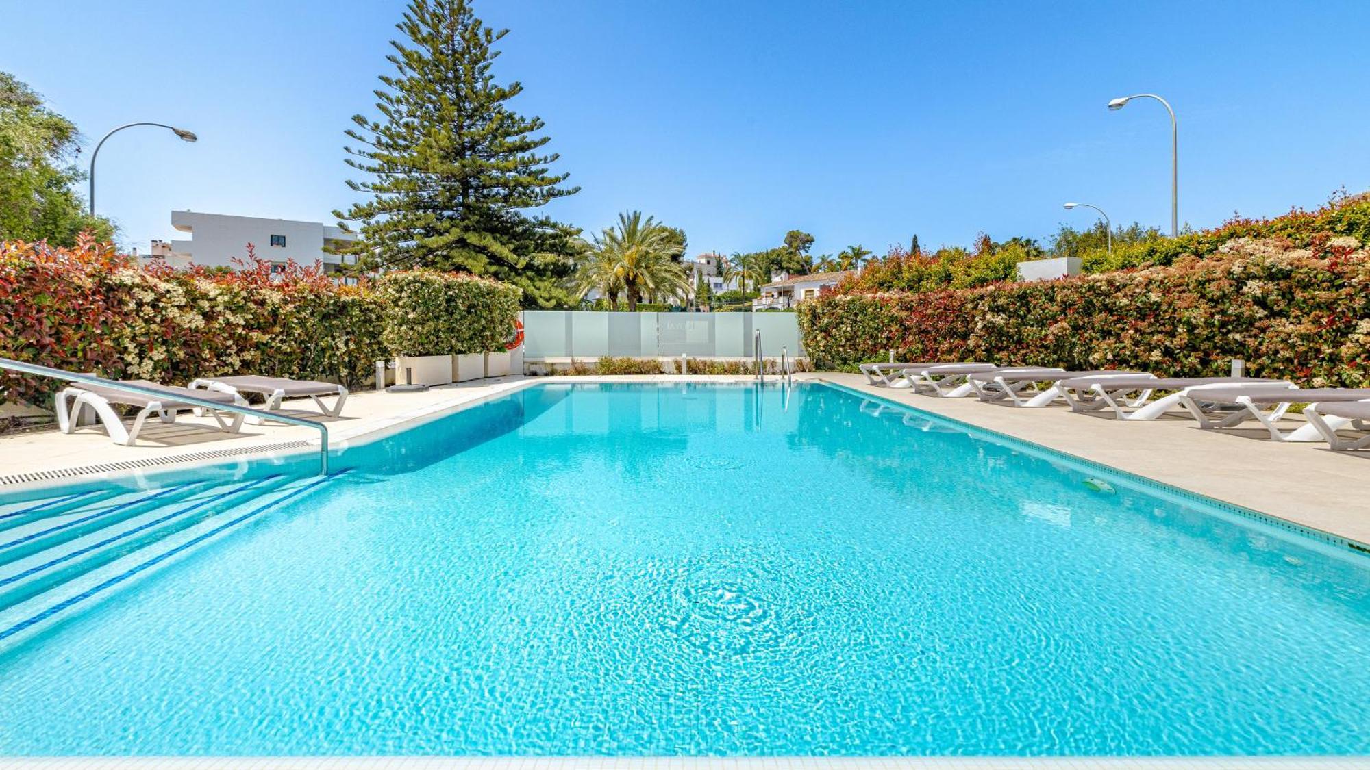 Vacation I Royal Banus Apartment, Swimming-pool, Minutes From The Marina, The And Luxury Shopping * Marbella