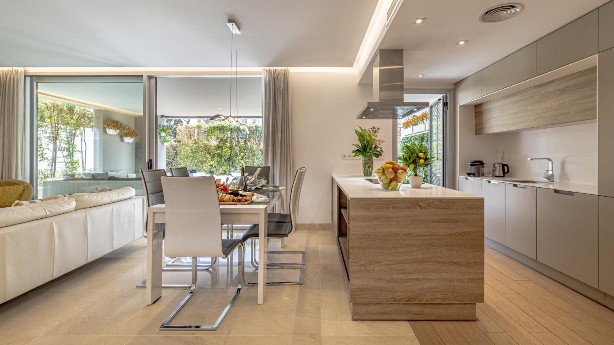 Vacation I Royal Banus Apartment, Swimming-pool, Minutes From The Marina, The And Luxury Shopping *