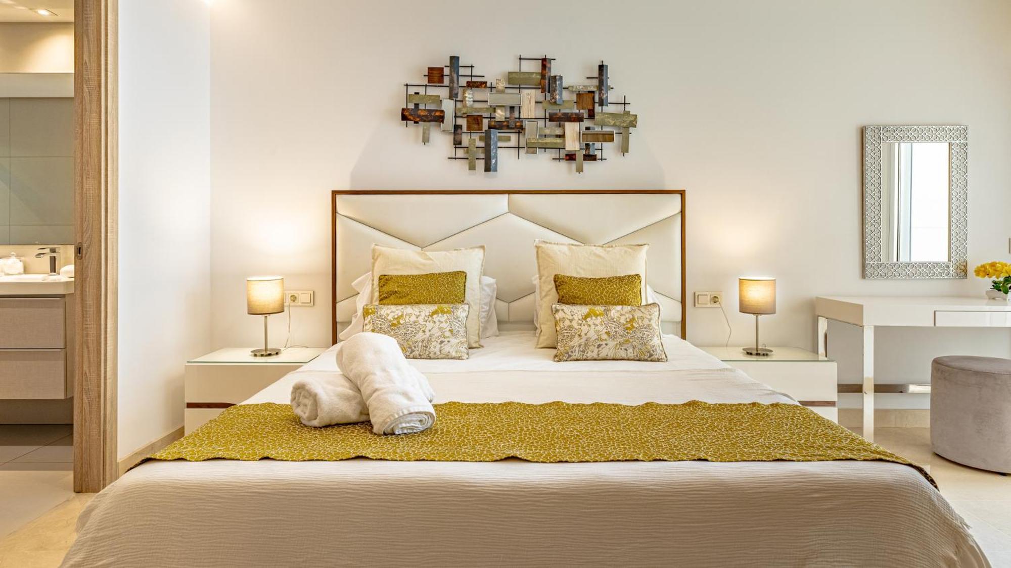 Vacation I Royal Banus Apartment, Swimming-pool, Minutes From The Marina, The And Luxury Shopping *