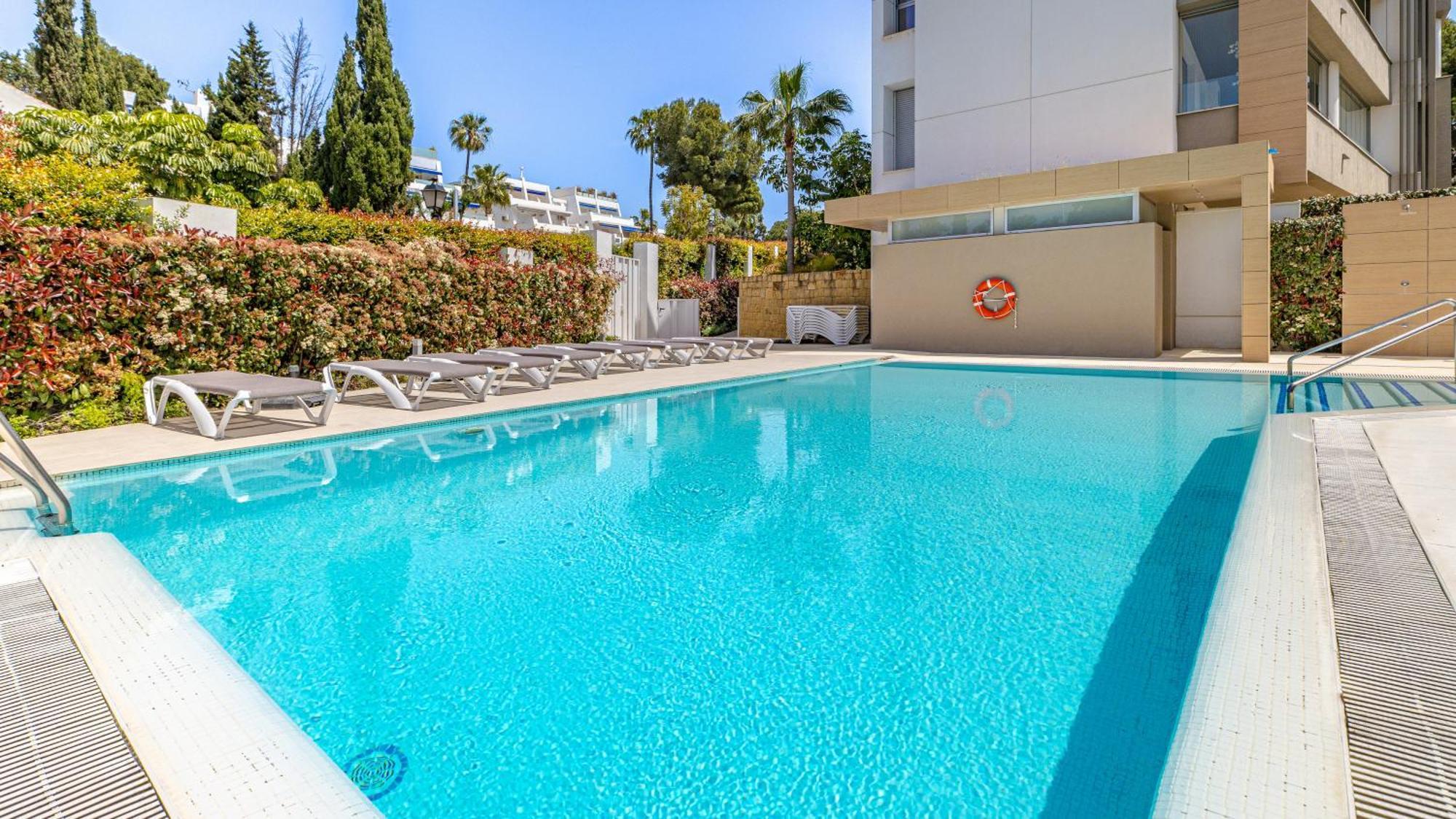 Vacation I Royal Banus Apartment, Swimming-pool, Minutes From The Marina, The And Luxury Shopping Apartemen *